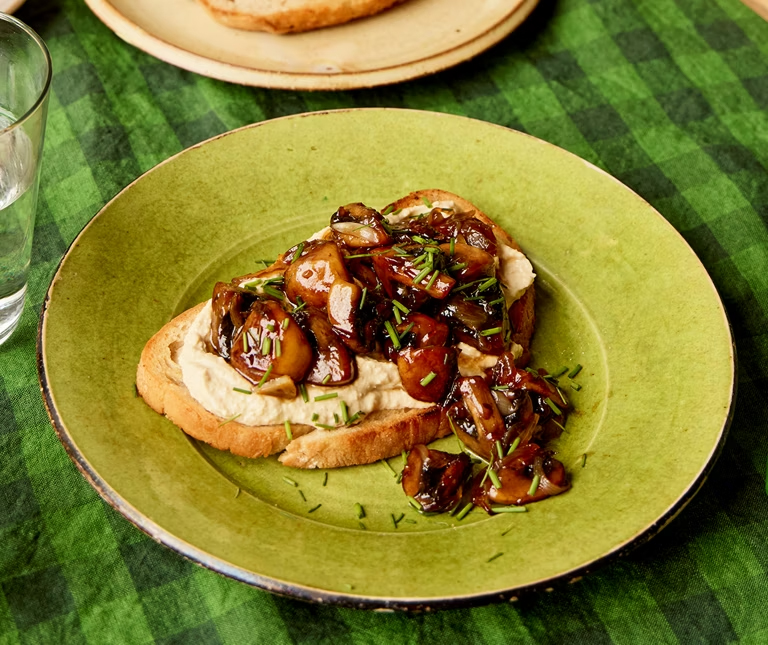 TANGY MARMITE MUSHROOMS ON TOAST
