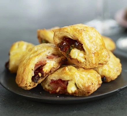 BACON, SUNDRIED TOMATO AND FETA ROLLS