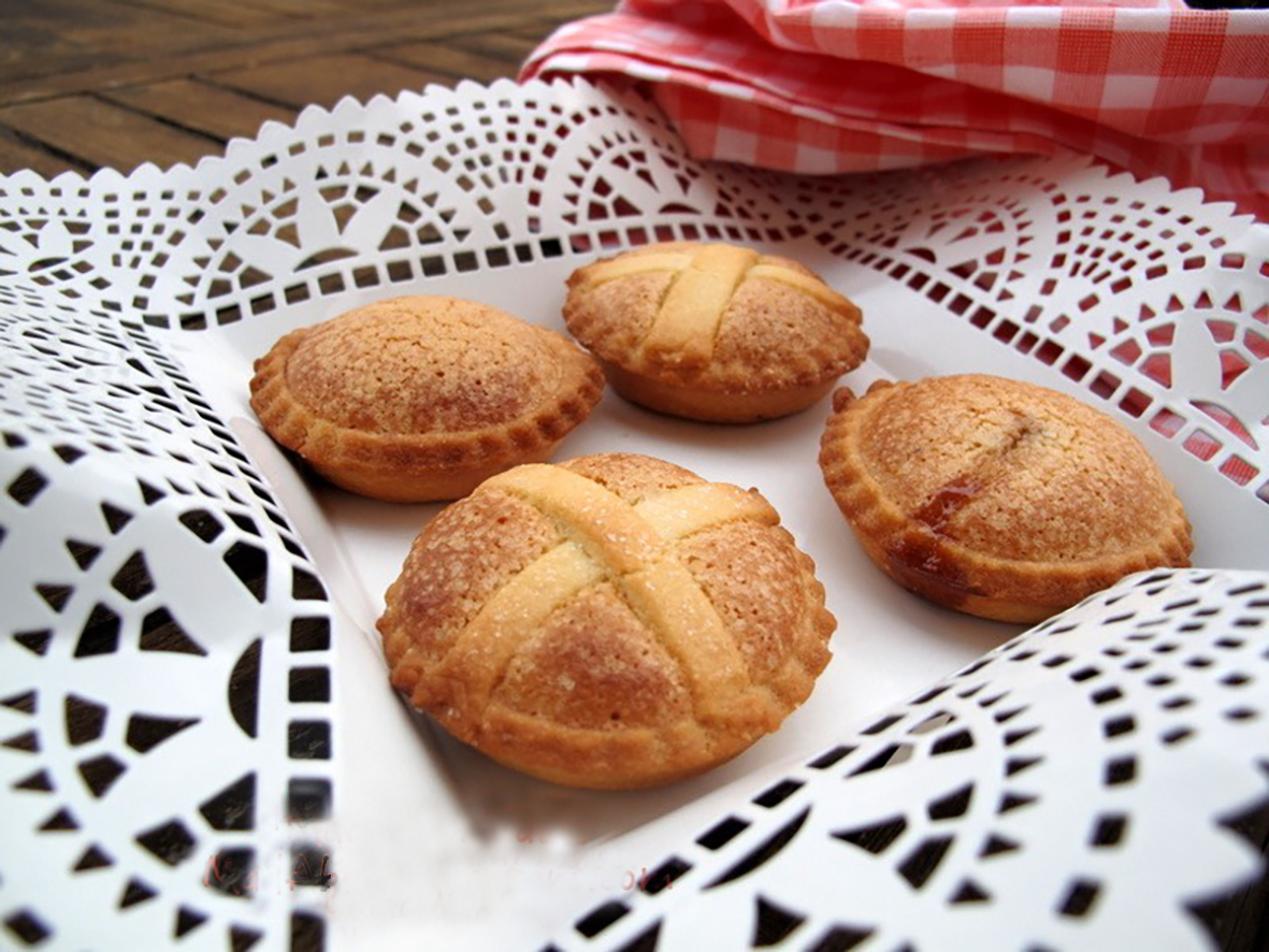 MACAROON TARTS